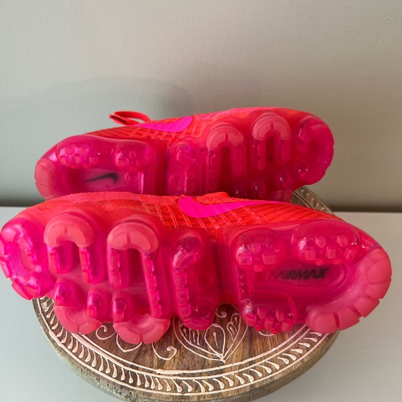 Nike Air VaporMax FlyKnit Sneaker Hyper Punch Pink Blast -- Hot Pink Color - Picture 4 of 8